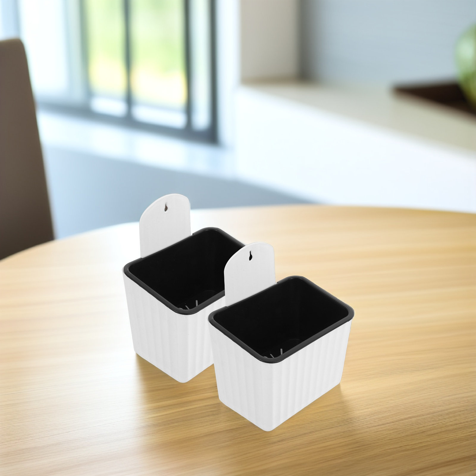 กระถางดอกไม้ติดผนังแบบรดน้ำเอง - Self-Watering Planter บทวิจารณ์และราคา